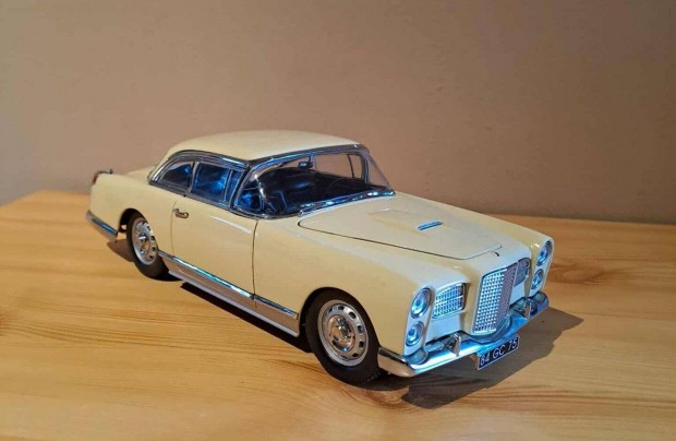 1:18 Sunstar Facel Vega modell