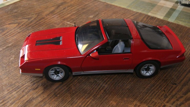 1:18 USA Auto modell Chevrolet Camaro 1982 Tzpiros SUN Star