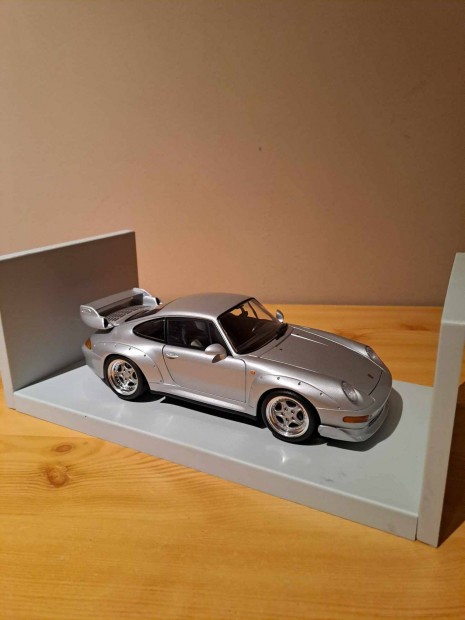 1:18 UT Models Porsche 911 GT2 modell