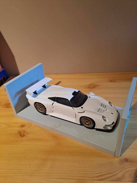1:18 UT Porsche GT1 modell
