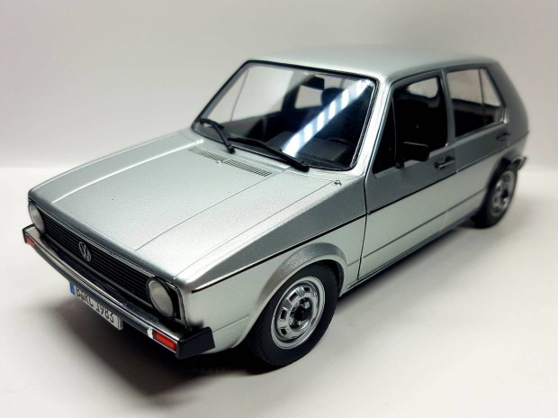 1/18 Volkswagen Golf Solido kiads autmodell 