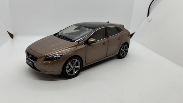 1:18 Volvo V40