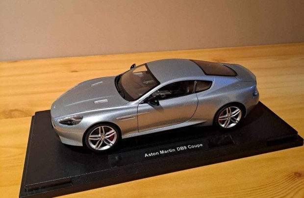 1:18 Welly Aston Martin DB9 Coupe modell