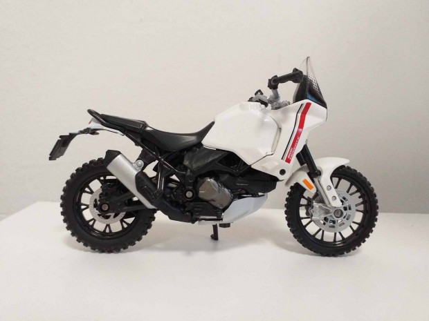 1/18 motor modell Ducati Desert X