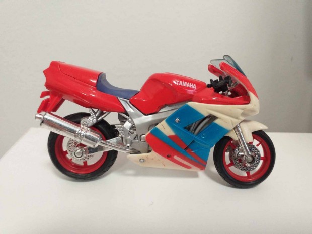 1/18 motor modell Yamaha Fzr600