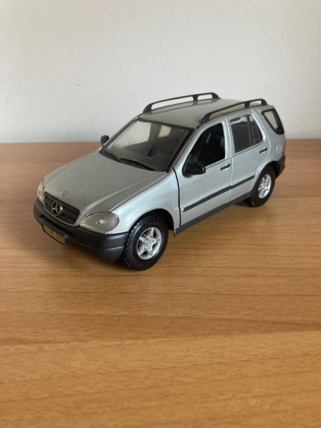 1/24 Mercedes-Benz ML320 Maisto kiads fm autmodell