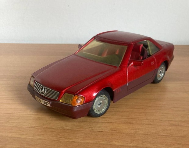 1/24 Mercedes-Benz SL500 Majorette kiads fm autmodell