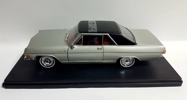 1/24 Opel Diplomat A Coupe autmodell 