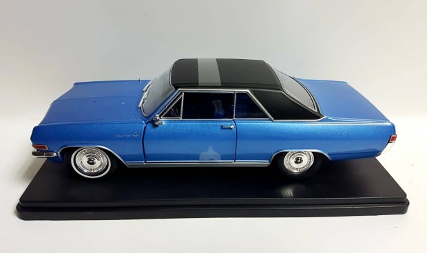 1/24 Opel Diplomat V8 Coupe autmodell 