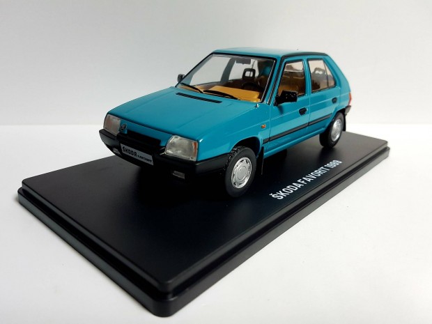 1/24 Skoda Favorit Hachette kiads autmodell 