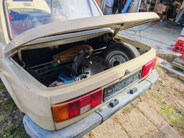 1.3-as Wartburg alkatrsznek egyben
