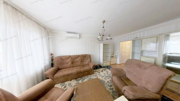 1+3 szob�s, REMEK �LLAPOT�, erk�lyes lak�s elad� Veszpr�m Simon