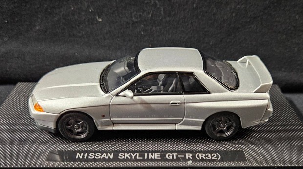 1:43 1/43 Nissan Skyline GT-R R32 - ezst - Ebbro