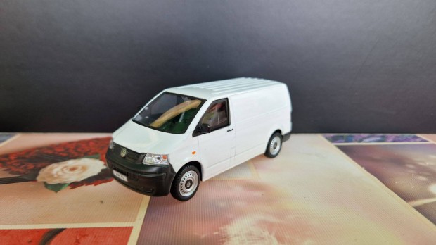 1:43 Cararama Hongwell Volkswagen Transporter T5 2010 Modellautó