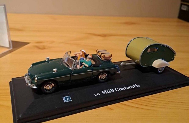 1:43 Cararama MGB Convertible modell