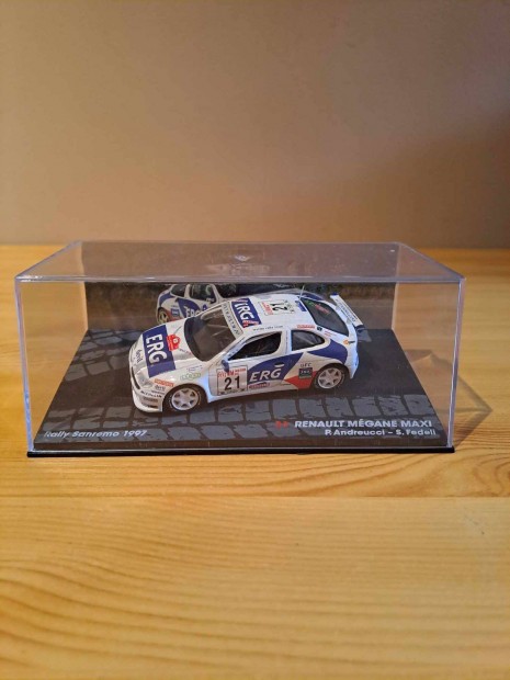 1:43 Ixo Renault Megane Maxi modell