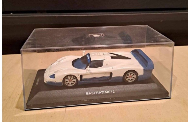 1:43 Maserati MC12 modell