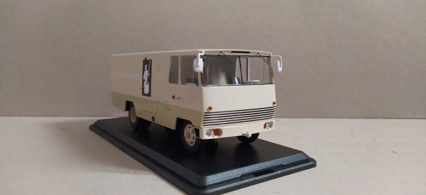 1/43 Modelpro Ikarus 404 hűtőkocsi modell