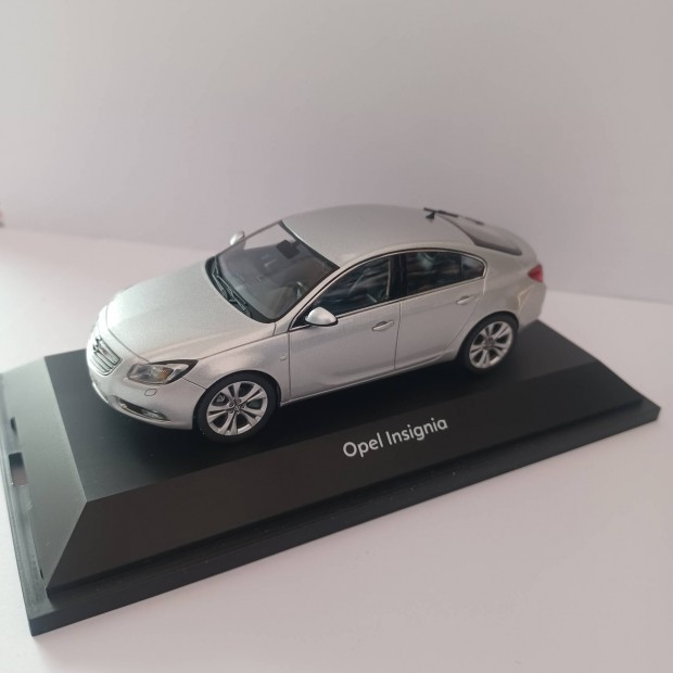 1/43  1:43 opel insignia