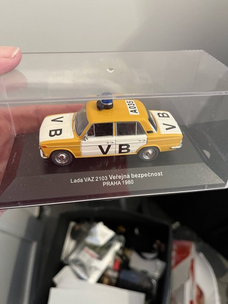 1:43 as Lada 2103 rendraut elad