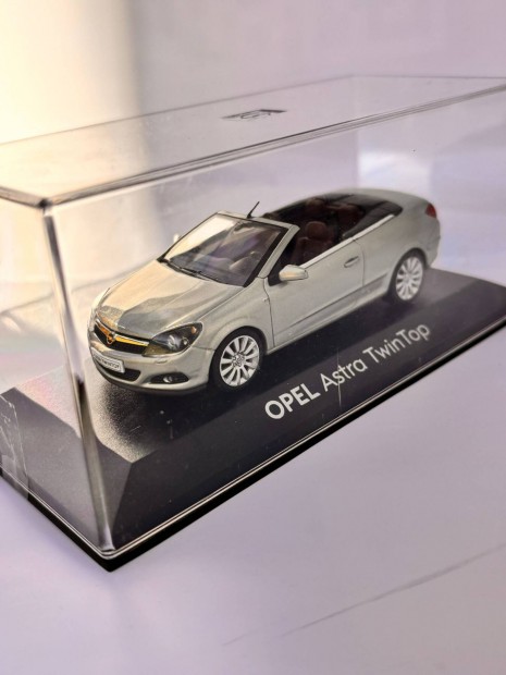 1/43 opel Astra H Twintop