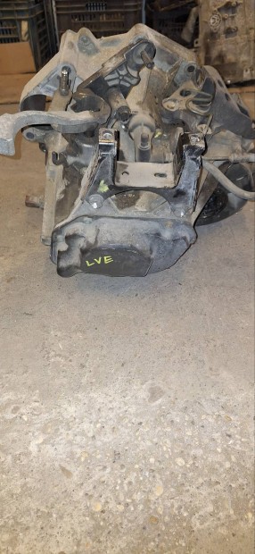 1.4 benzin Lve  manu�lis v�lt� 