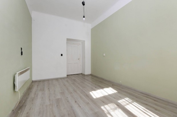 1,5 szob�s, f�ldszinti lak�s a 8. ker�letben elad�!