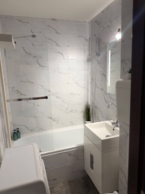 1,5 szob�s fel�j�tott lak�s