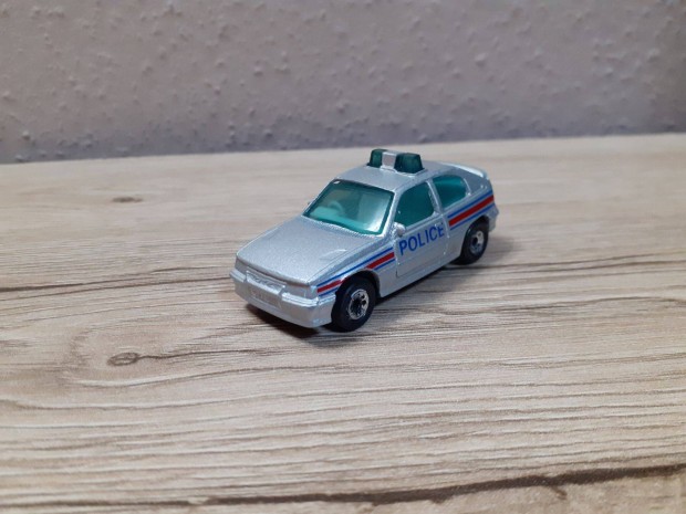 1:64 Opel Kadett GSI modell kisaut