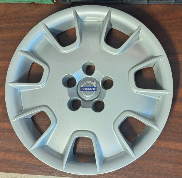 1 Db Volvo Disztrcsa 16 colos