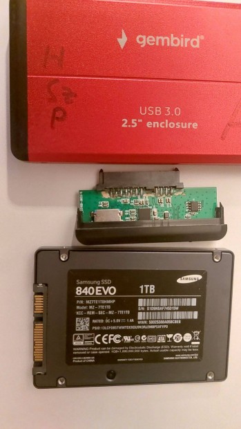 1 TB Samsung ssd + kls hz USB 3 csatlakozssal