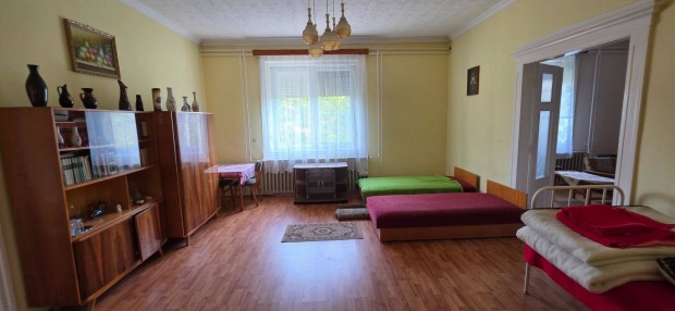 1. emeleti j� �llapot� 122 m2-es t�rsash�zi t�gla lak�s elad�