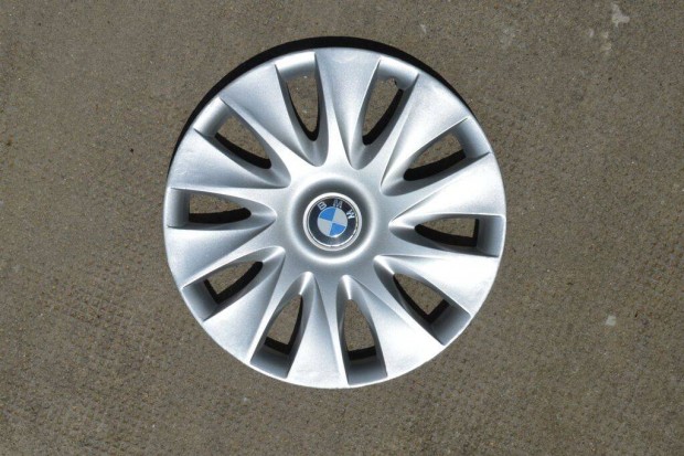 1 db 15 colos BMW dísztárcsa