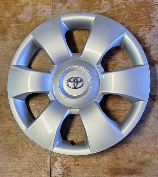 1 db Gyári Toyota disztárcsa 15 colos.méretben