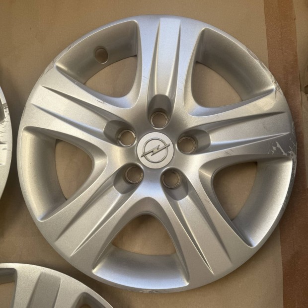 1 db Opel GM gy�ri d�szt�rcsa 16" Astra H Zafira B