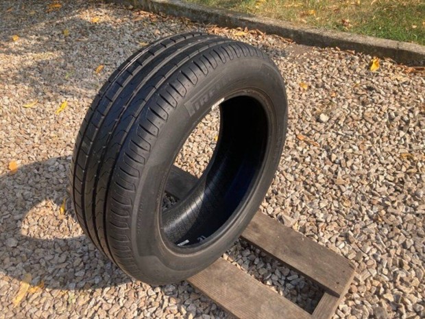 1 db Pirelli Cinturato 205/55 R16 nyri gumi