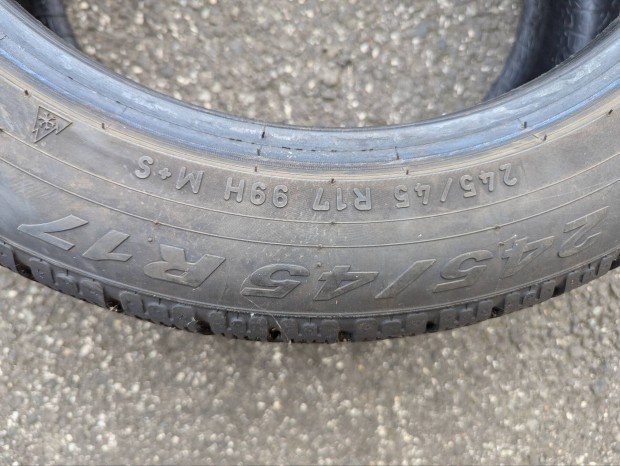 1 db Pirelli Sottozero Winter 210 téli gumi 245/45 R17 99H