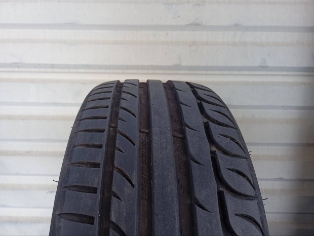 1 db Taurus Ultra High Performance 235/40 ZR19 96Y XL nyrigumi
