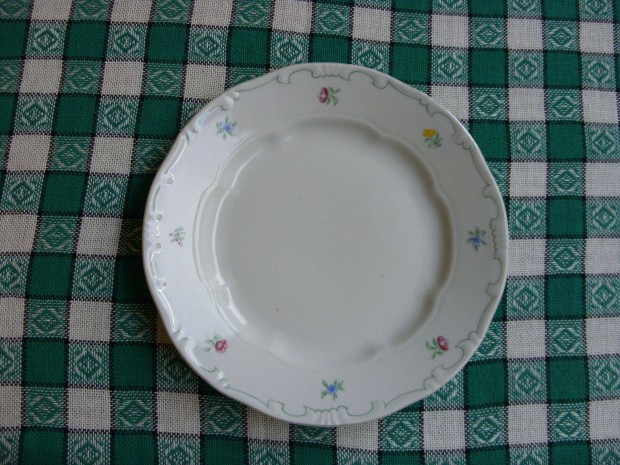 1 db Zsolnay porcelán süteményes tányér 19 cm