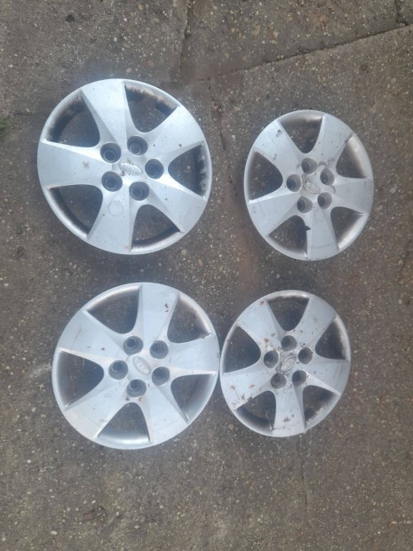 1 garnit�ra gy�ri 15-�s KIA d�szt�rcsa