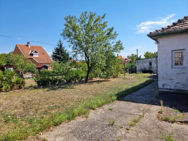 1 km-re a Balatont�l, Vonyarcvashegy csendes r�sz�n