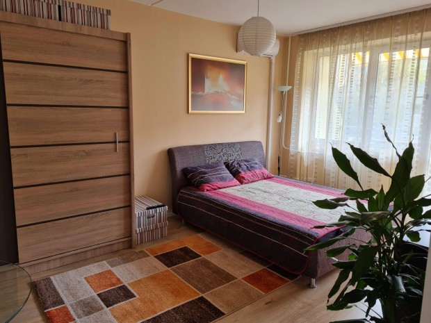 1 szob�s, II. emeleti lak�s cser�ptet�s h�zban, Zugl�ban