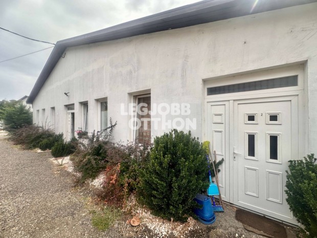 1 szob�s fel�j�tott lak�s T�pi�szel�n kiv�l� �r-�rt�k ar�nyban (6.)