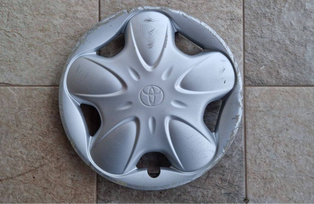 1db 14" Toyota dsztrcsa ingyen elvihet