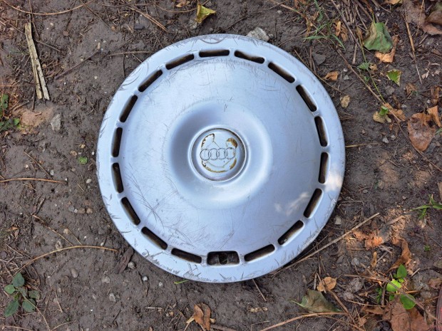 1db 15" Audi 80 100 gyári dísztárcsa eladó!!! (Kód 90) ára 2500Ft