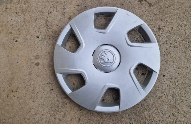 1db 15" Skoda gy�ri d�szt�rcsa