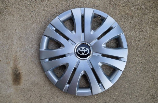 1db 15" Toyota emblémás újszerű dísztárcsa
