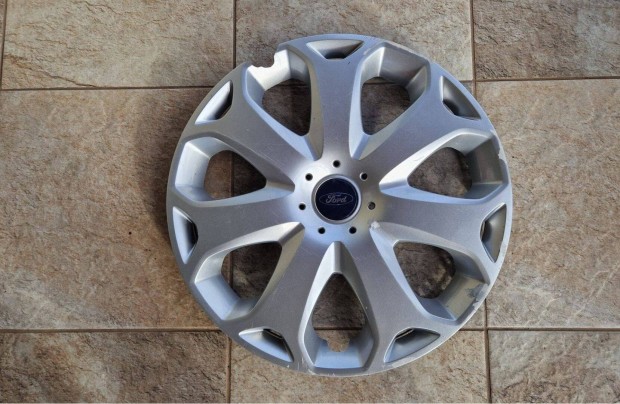 1db 16" Ford gyári dísztárcsa használható sérüléssel