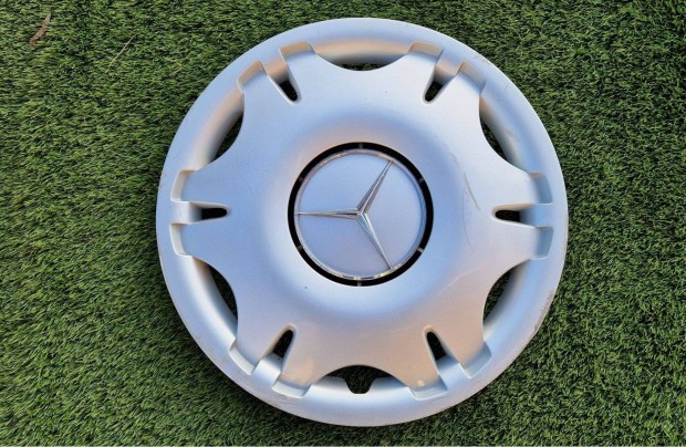 1db 16" Mercedes gy�ri d�szt�rcsa
