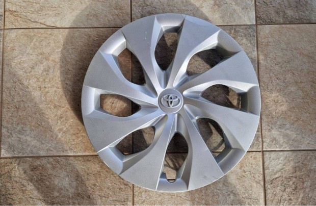 1db 16" Toyota gyári dísztárcsa